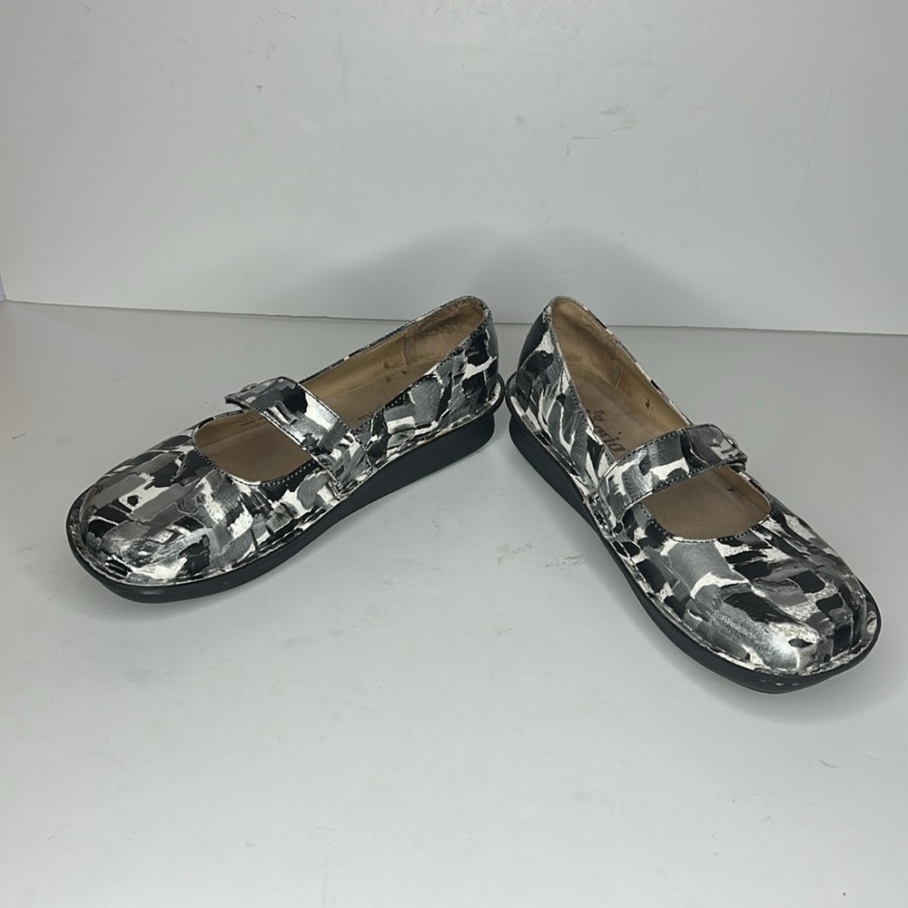 Alegria Feliz Mary Jane Shoes in Painterfly Design - Picture 3 of 14